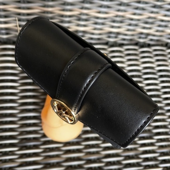 MICHAEL KORS CARMEN MEDIUM LOGO AND FAUX LEATHER WALLET BLACK 
NWT - Picture 10 of 16